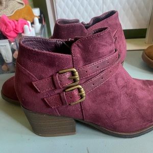 Round toed ankle booties